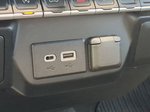 Used 2022 Chevrolet Silverado 1500 LT image 22