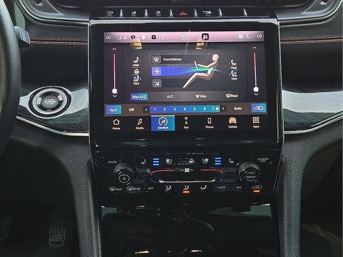 Used 2022 Jeep Grand Cherokee Trailhawk w/ Luxury Tech Group III AWD/4WD image 13