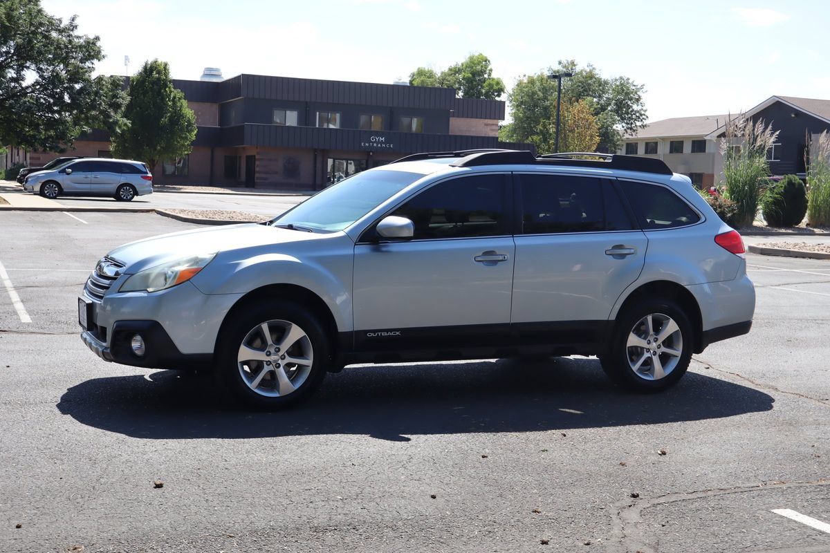 Used 2014 Subaru Outback 2.5i Limited w/ Moonroof Package AWD/4WD image 10