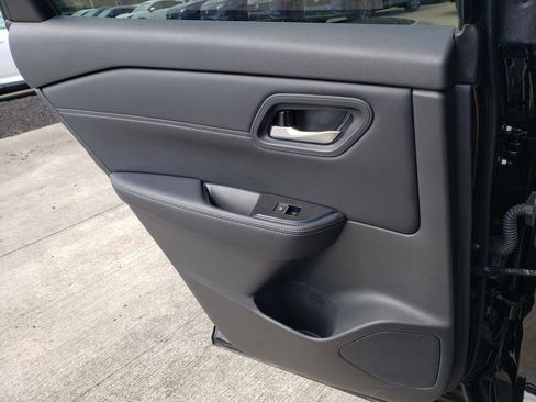 Certified 2024 Nissan Rogue SL image 18