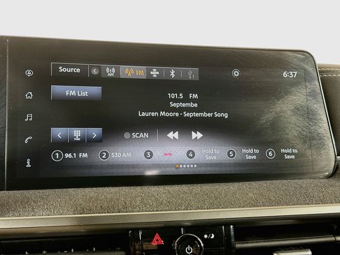 Used 2025 Nissan Kicks SV AWD/4WD image 19