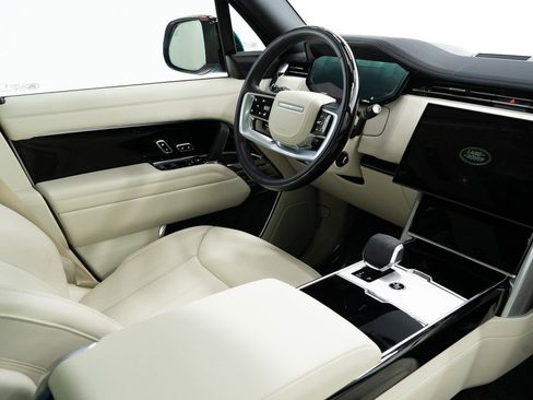 Used 2025 Land Rover Range Rover SE image 29