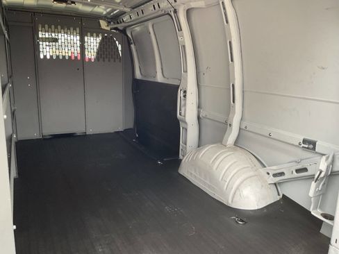 Used 2022 Chevrolet Express 2500 w/ Driver Convenience Package image 13