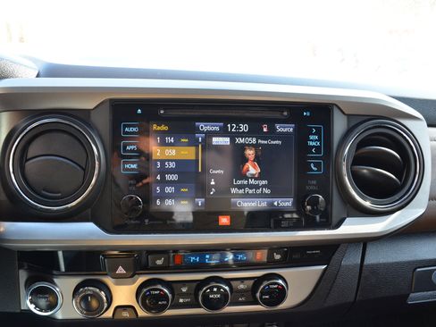 Used 2018 Toyota Tacoma Limited image 11