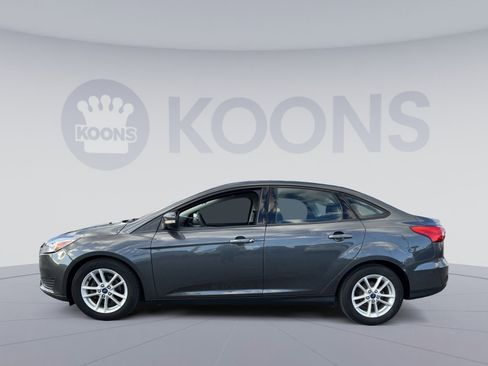 Used 2017 Ford Focus SE image 2