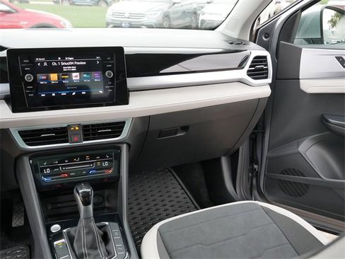 Certified 2025 Volkswagen Taos SE image 23