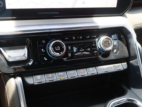 Used 2024 GMC Sierra 3500 Denali Ultimate AWD/4WD image 19