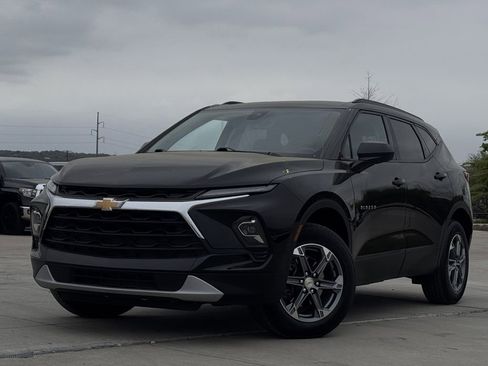 Used 2024 Chevrolet Blazer LT w/ Convenience Package FWD image 2