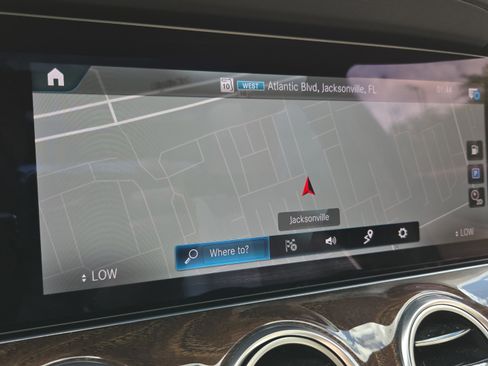 Used 2021 Mercedes-Benz E 350 Sedan image 24