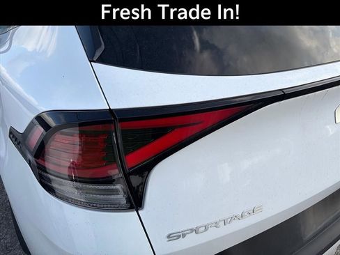 Certified 2024 Kia Sportage EX image 11
