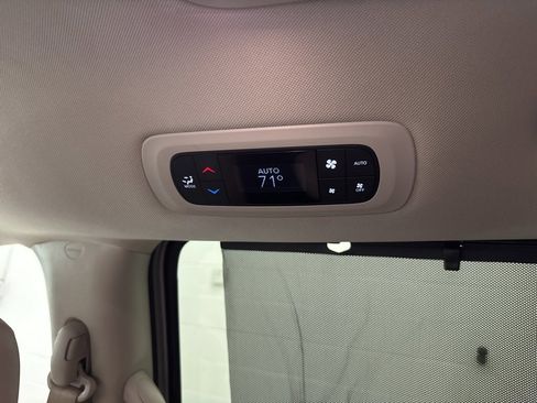 Used 2021 Chrysler Pacifica Touring-L image 47