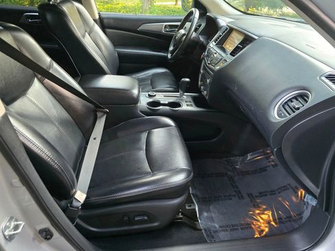 Used 2020 Nissan Pathfinder SL image 11