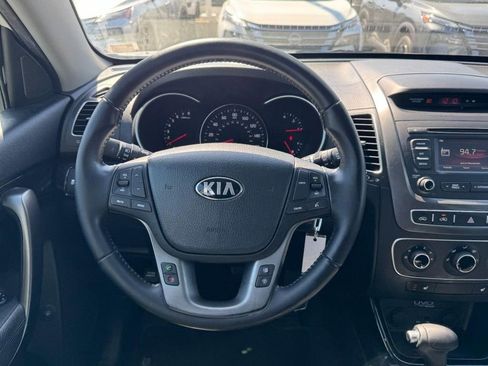 Used 2015 Kia Sorento LX FWD image 12