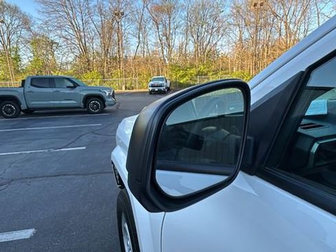 Used 2024 Toyota Tacoma SR w/ SR Upgrade Package AWD/4WD image 37