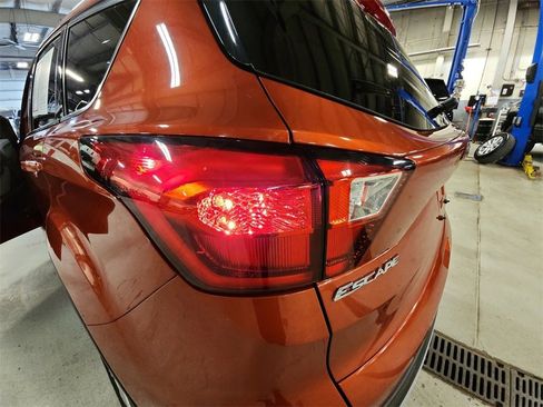 Used 2019 Ford Escape SEL image 30