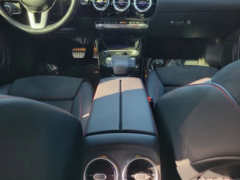 Used 2022 Mercedes-Benz CLA 250 image 9