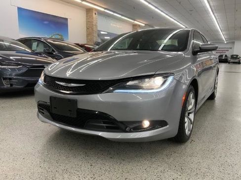 Used 2016 Chrysler 200 S image 2