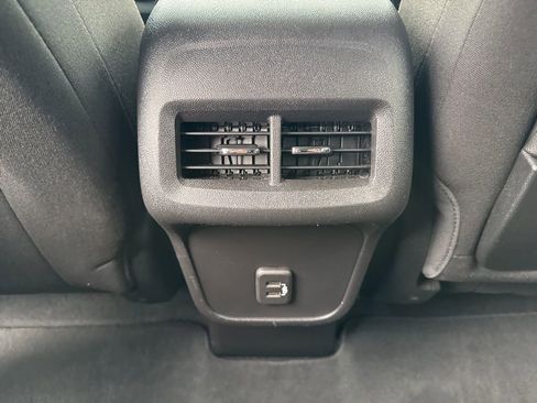 Used 2024 GMC Terrain SLE w/ Driver Convenience Package image 13