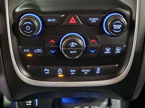 Used 2020 Dodge Durango SXT image 37