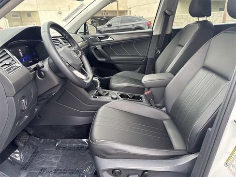 Used 2022 Volkswagen Tiguan SE image 18