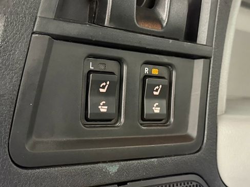 Used 2017 Toyota Sequoia Platinum AWD/4WD image 33