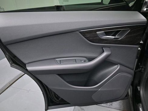 Used 2023 Audi Q8 Premium image 30