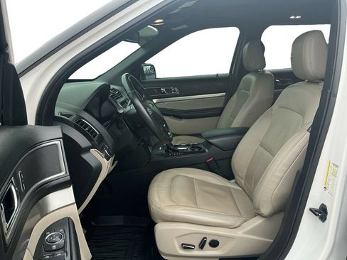 Used 2018 Ford Explorer XLT w/ Equipment Group 202A FWD image 14