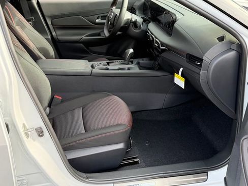 New 2026 Nissan Sentra SR w/ Floor Mat Package FWD image 26