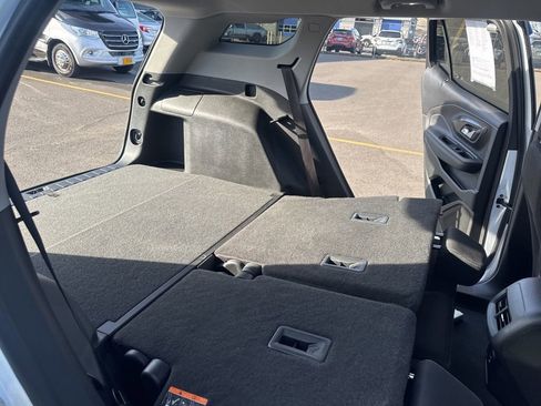 Used 2022 GMC Terrain SLE image 18