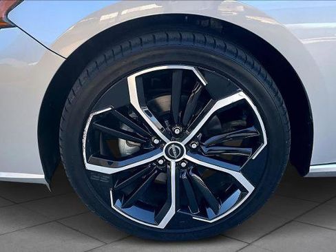 Certified 2024 Nissan Altima 2.5 SR image 11