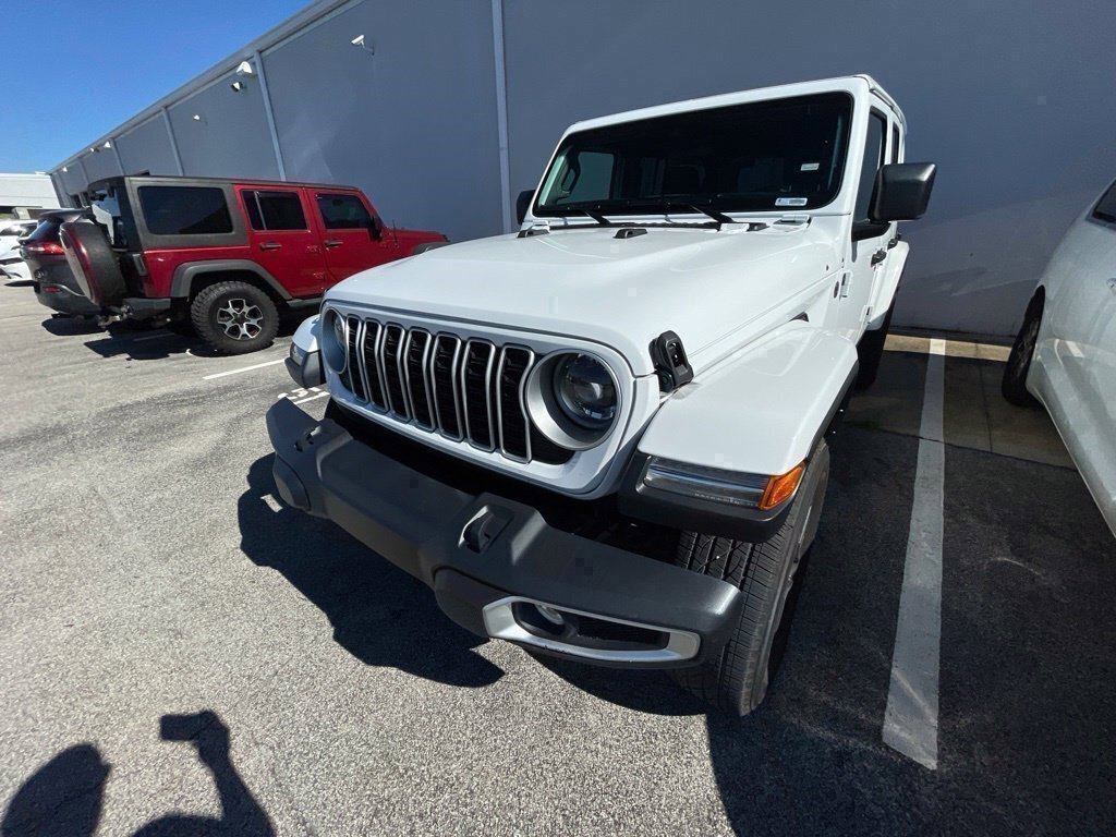 Used 2025 Jeep Wrangler Unlimited Sahara AWD/4WD image 18
