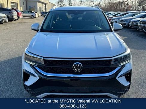 Certified 2023 Volkswagen Taos SE w/ Panoramic Sunroof Package AWD/4WD image 2