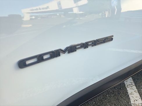 New 2026 Jeep Compass Latitude image 3