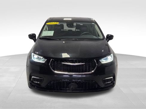 Used 2023 Chrysler Pacifica Touring-L image 9