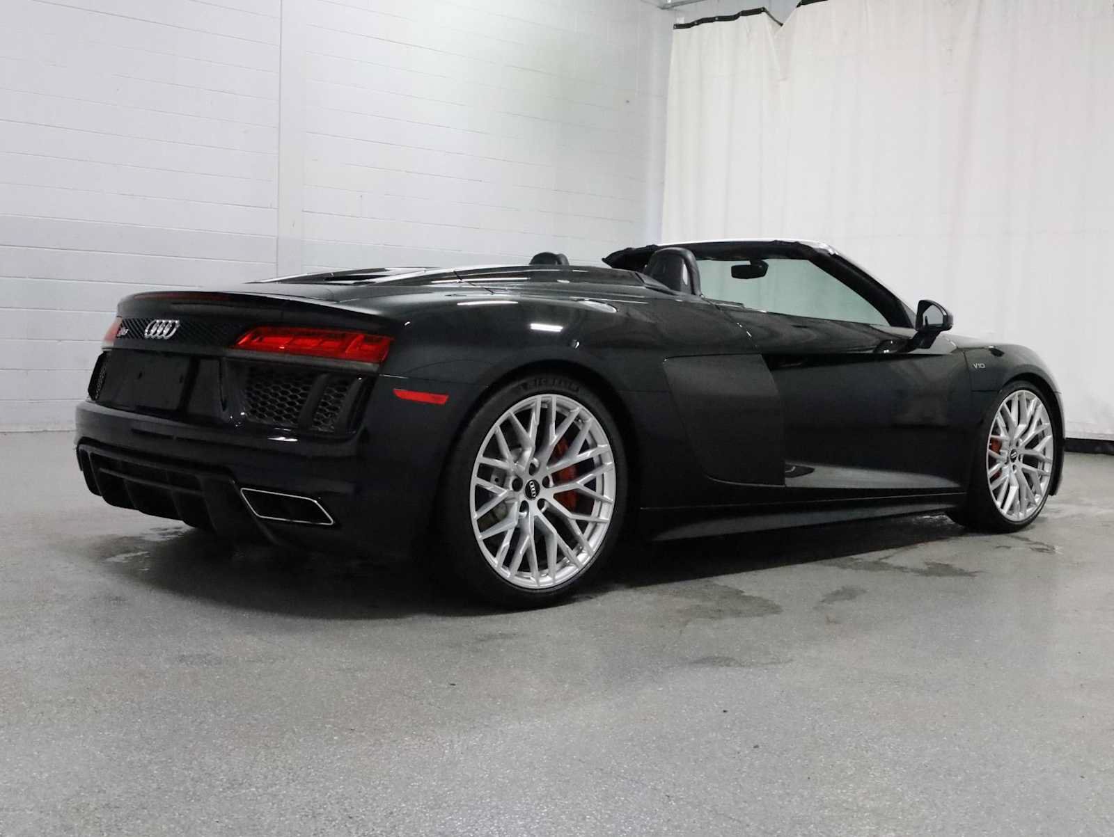 Used 2017 Audi R8 V10 w/ Carbon Exterior Package AWD/4WD image 9