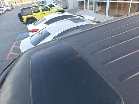 Used 2017 Chevrolet Suburban LT RWD image 9