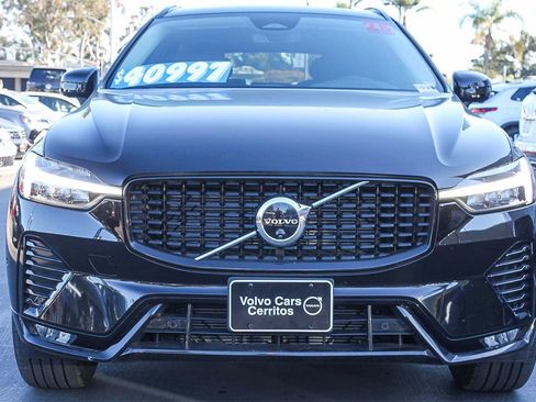 Used 2025 Volvo XC60 B5 Plus image 2