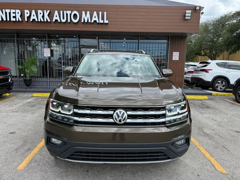 Used 2019 Volkswagen Atlas SE w/ Panoramic Sunroof Package FWD image 2