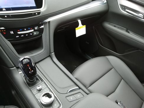 New 2026 Cadillac XT5 Luxury image 17