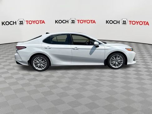 Used 2018 Toyota Camry XLE w/ Audio Package FWD image 9