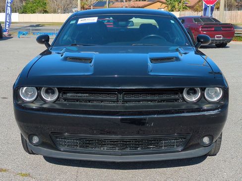 Used 2023 Dodge Challenger SXT w/ Blacktop Package image 9
