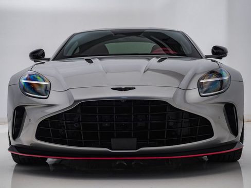 Used 2025 Aston Martin V8 Vantage Coupe RWD image 5