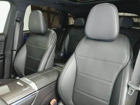 Used 2023 Mercedes-Benz GLC 300 4MATIC w/ Exclusive Trim Package image 11