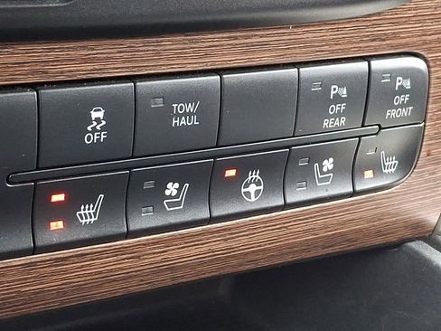 Used 2014 RAM 1500 Laramie w/ Convenience Group image 27