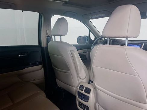 Used 2017 Honda Pilot Touring image 8
