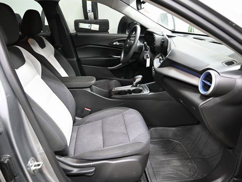 Used 2024 Chevrolet Trax LS w/ LS Convenience Package image 11