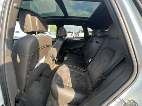 Used 2018 Porsche Macan BASE image 21