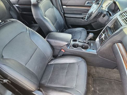 Used 2016 Ford Explorer Limited w/ Equipment Group 301A FWD image 7