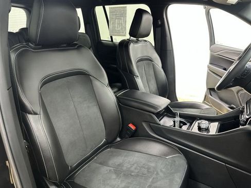 Used 2024 Jeep Grand Cherokee Altitude image 25