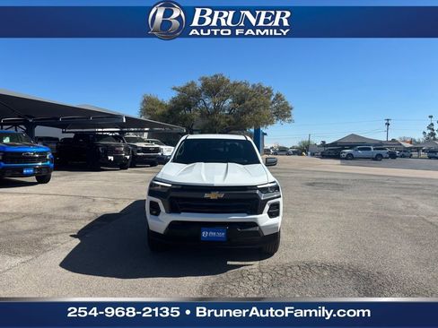 Used 2024 Chevrolet Colorado LT w/ LT Convenience Package III image 2